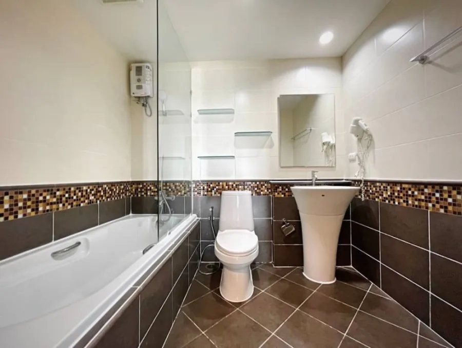For rent!! Condo Waterford Sukhumvit 50, 6th floor, Building F, fully furnished. Ready to move in, book now!!