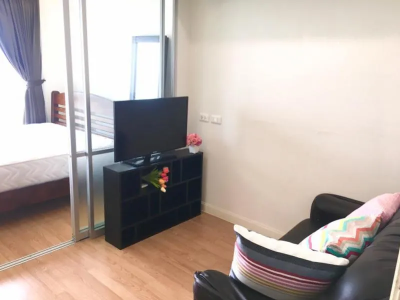 Condo for rent Lumpini Ville Chaengwattana-Pakkret. Carry the bag right away. Next to Chaeng Watthana Road