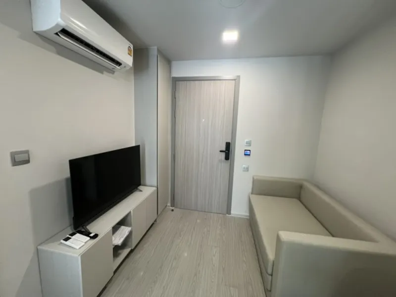 For rent Atmoz Oasis Onnut ห้อง เฟอร์นิเจอร์ตกแต่งพร้อมอยู่ เครื่องไฟฟ้าครบ ย้ายเลยจ้า อย่ารอช้า