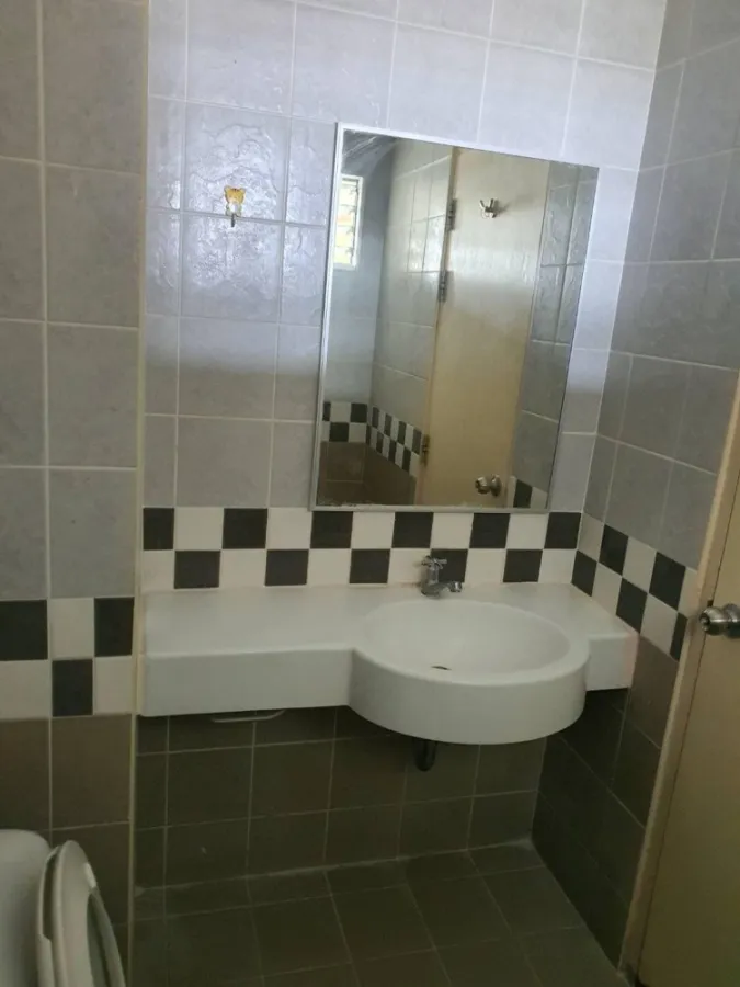 Empty room for sale, Lumpini Condo Town Rattanathibet, 8th floor room, north view, not hot, room decorating lovers can't miss it.