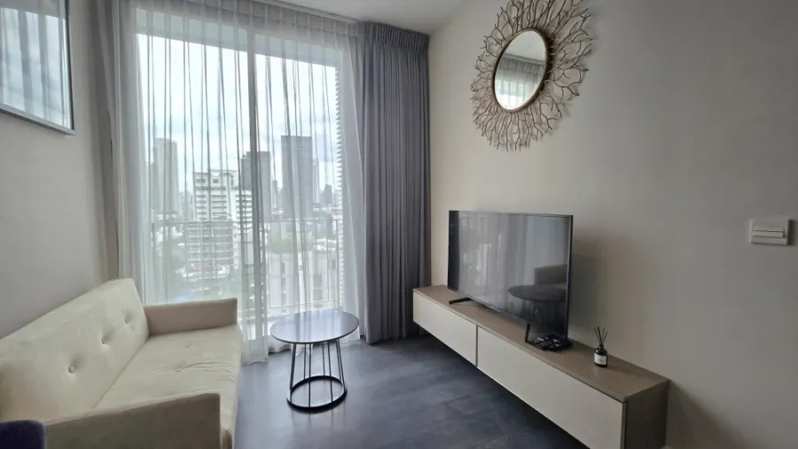 For rent: Edge by Sansiri Sukhumvit 23, 7th floor, unblocked view, fully furnished, with beautiful built-ins. Interested? Reserve now!