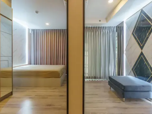 For sale: Knightsbridge Collage Sukhumvit 107, a room decorated with beautiful marble patterns, looks expensive throughout the room, comfortable and d