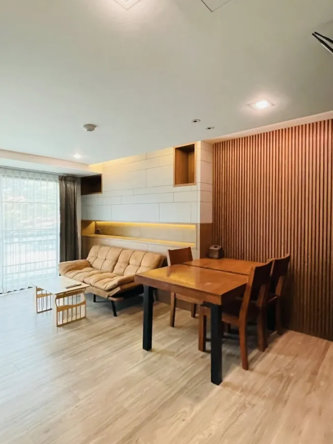 For Rent: Park View Vibhavadi, large room!! 64 sq m. Quiet and uncrowded. Beautifully decorated with built-in furniture. Don't miss out!