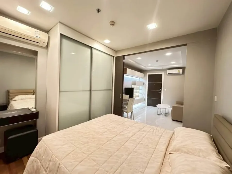 For rent: The Metropolis, 15th floor, quiet, not hot, not too sunny, separate rooms, interested, reserve now.