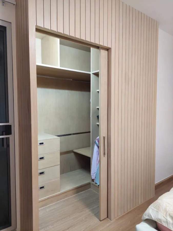 For rent/sae: Supalai Park Kaset, large room, no obstructing buildings, no direct sunlight, room stays cool, beautiful pool view, everything you need!