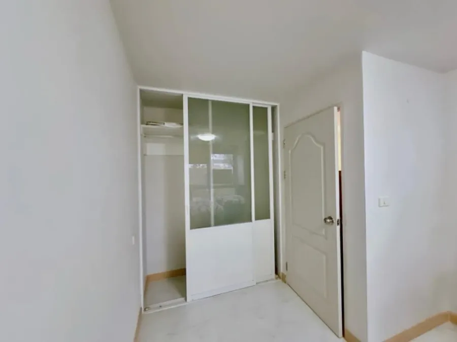 Condo for rent, Prima Srinakarin, spacious room. Separate rooms into sections. With a natural view, book now.