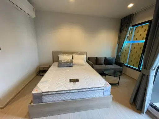 For rent, Life Asoke-Rama 9, very beautiful room, very livable. Built-in furniture, the whole room is very good. Great price like this. Hurry up to re