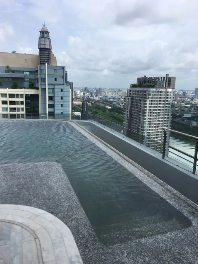 For rent!! Condo The Esse at Singha Complex, 14th floor, complete facilities, ready to move in, don't miss it!!
