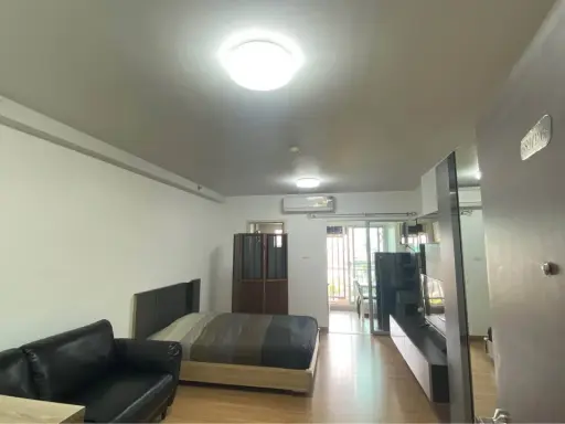 For sale: Supalai Veranda Ratchavipa-Prachachuen, 9th floor, stunning garden view, north-facing (no afternoon sun), quiet and peaceful. Book now!