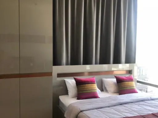 For rent!! Ashton Silom Condo, high floor, view of Lumpini Park and Chao Phraya River. Ready to move in, don't miss it!!