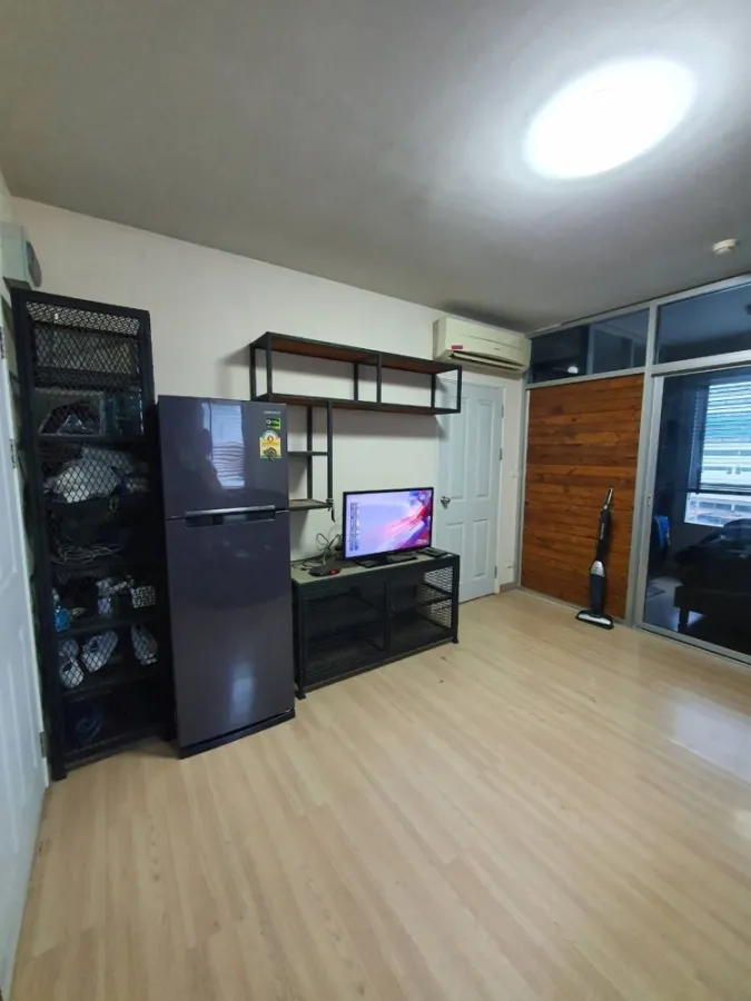 For rent, Plum Condo Nawamin, corner room, 1 bedroom, separating the room Plus a good leather sofa. Hurry up to reserve.
