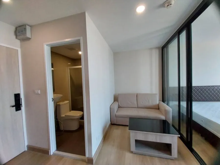 For rent: The Indeed Condo Amata, 5th floor, exterior view, fully furnished, very livable. Book now, don't miss out!