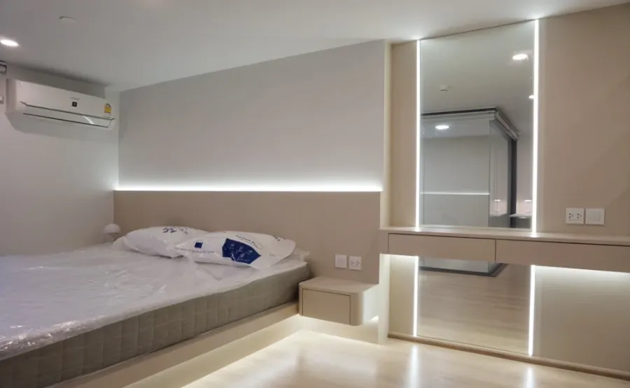 For rent: Life Rama 4 - Asoke, duplex unit, high floor, river view, fully furnished.