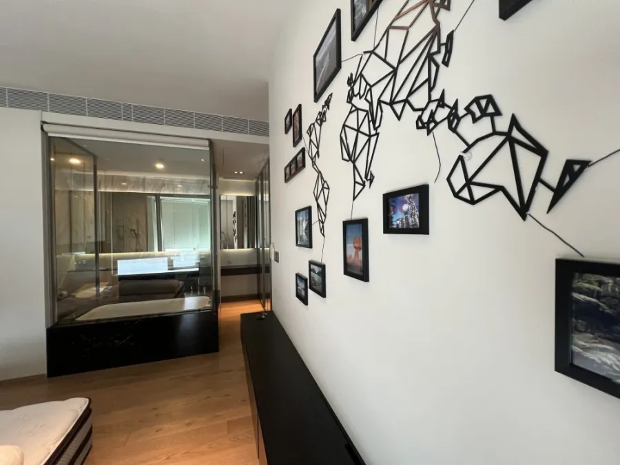 For sale or rent, Sala Daeng One, Lumphini Park view, fully fitted room, nicely decorated with built-in furniture, very spacious area, don't miss it.