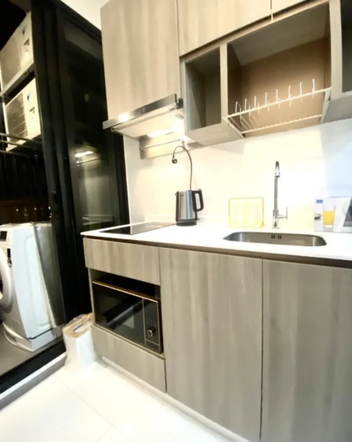 Sold with tenants!! Condo Knightsbridge Prime On Nut, 19th floor, city view, fully furnished, ready to move in. Book now!!