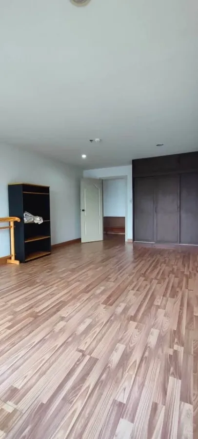 For sale: Regent Home 12 Lat Phrao 41, quiet corner room, size 62.69 sq m., very spacious, first come first served.