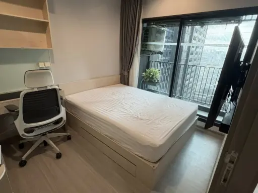 For sale: Life Asoke-Rama 9, high floor, spacious room, comfortable living, hurry and reserve now.