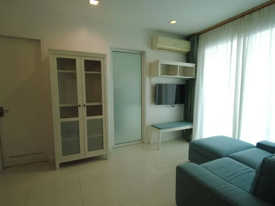 ให้เช่า The Bloom Sukhumvit 71 ห้องกว้าง โซฟานุ่มนั่งสบาย มาพร้อมทีวีจอใหญ่ดูหนังจุใจ รีบจองเลยจร้า