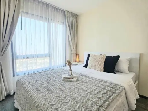 For rent: Rich Park Triple Station, 35th floor, high floor, good view, comes with complete decorations. Book now, don't miss it.