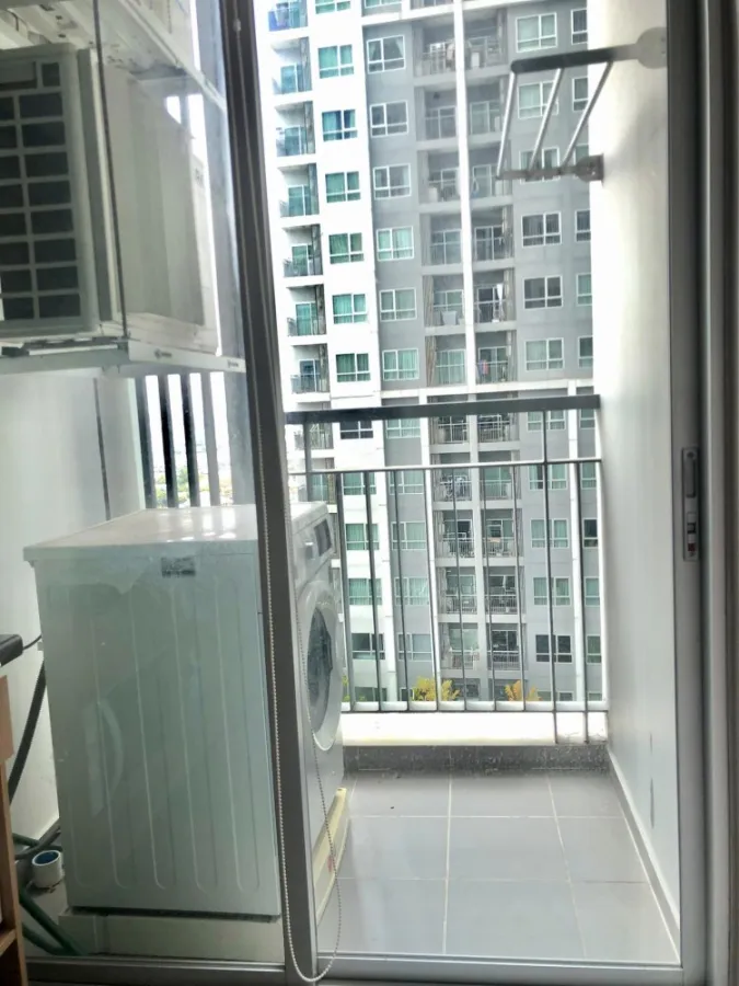 Sell and rent The Tempo Grand Sathorn-Wutthakat, pool view complete electrical appliances Carry the bag in.