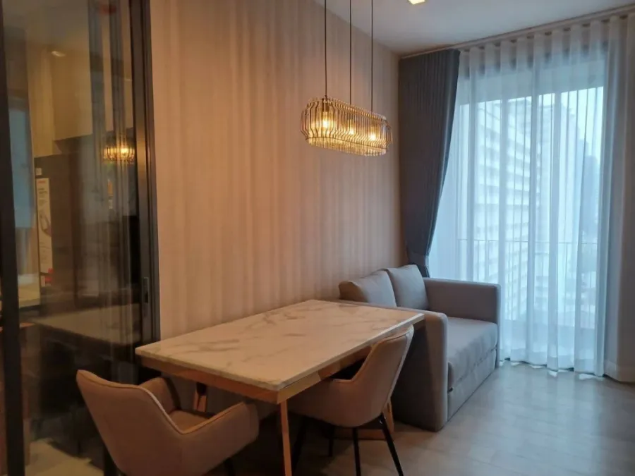 For rent: The Address Siam-Ratchathewi, 10th floor. A lovely, fully furnished unit. Book now!