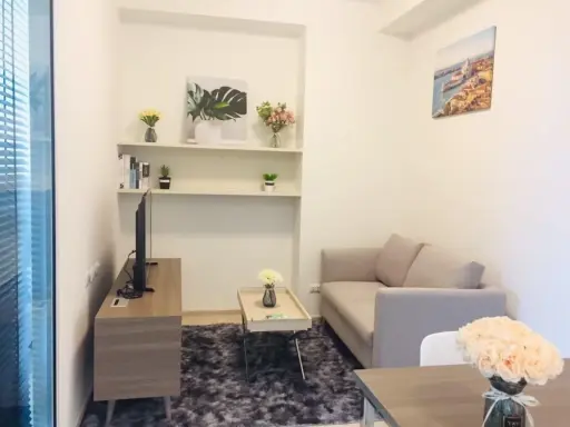 For sale: Chapter One Eco Ratchada-Huai Khwang, good view, good breeze, corner room, free electrical appliances, furniture, very good value