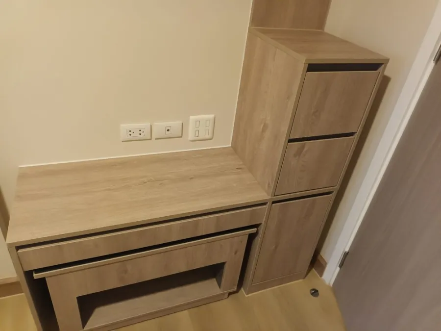 For rent: The Independent Condo Amata, fully furnished room. Complete with lots of furniture, good prices, reserve now.