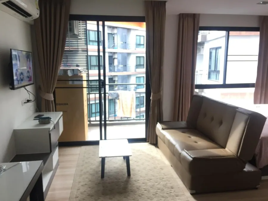 ขาย ให้เช่า คอนโด Condo Living Avenue Bangsaen ชั้น 7 ตึก C ขนาด 30 ตรม. วิวสระใหญ่ ลากกระเป๋ามาได้เลย