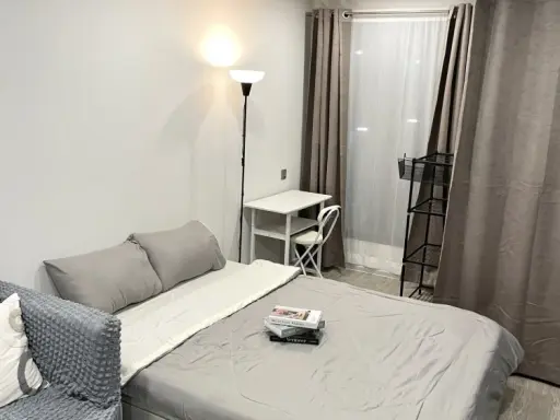 For rent: KAVE SEED KASET, corner room, not attached to anyone and near the fire escape, with furniture and electrical appliances, ready to move in