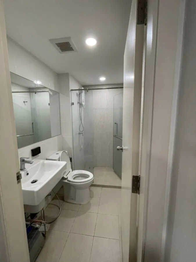 For rent, The Origin Phahon - Saphan Mai, with a walk in closet, plus a large sofa. If you don't reserve, you will miss a lot.