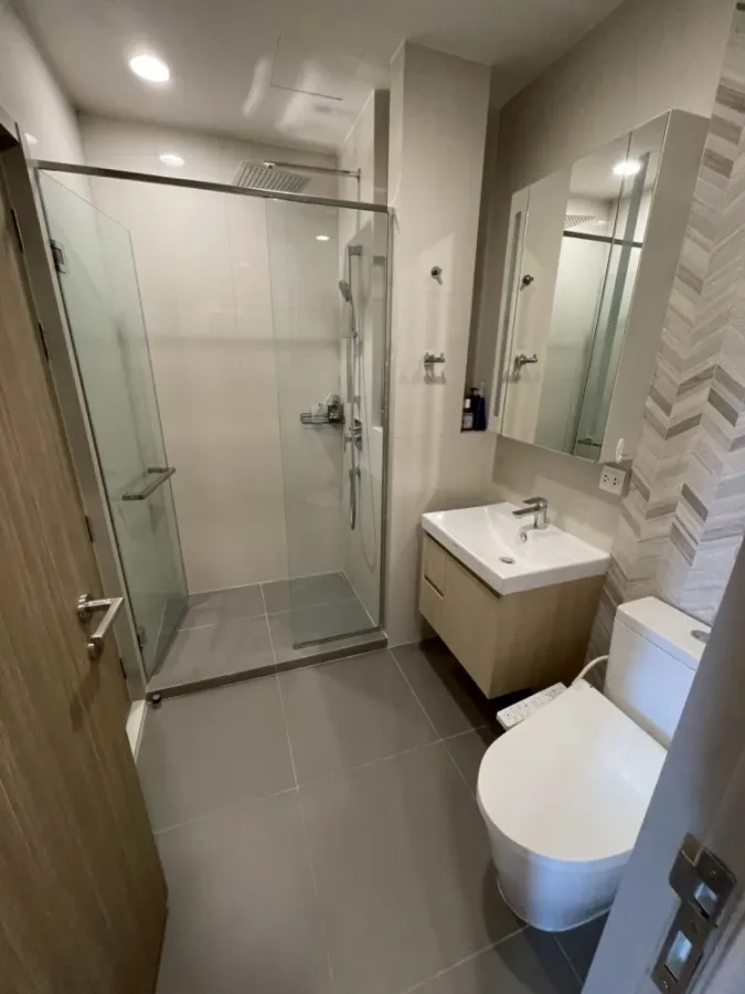 ให้เช่า Oka Haus Sukhumvit 36 ห้องน่าอยู่ ตกแต่งคุมโทน เฟอร์นิเจอร์ครบครัน มองเห็นวิวเมืองสวย จองเลย