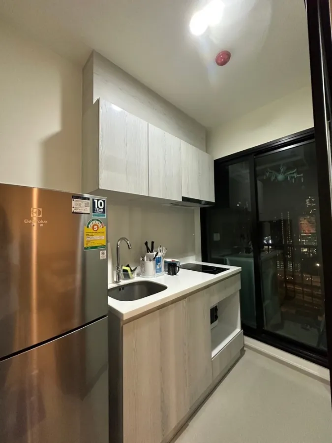 For rent, Life Asoke, 23rd floor, open view, unblocked view, north facing room, has a large TV. Good quality genuine leather sofa. Must reserve.