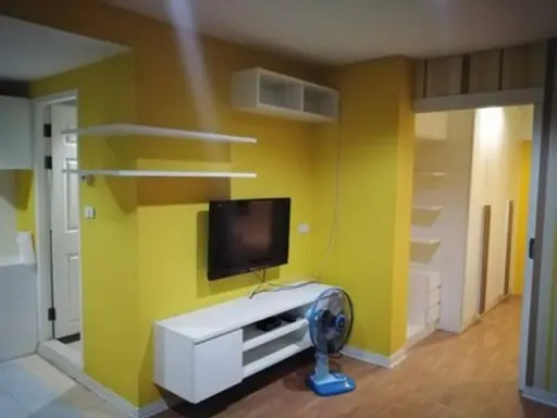Parkview Vibhavadi for rent, Building B7, 6th floor, next to the wall, bright yellow throughout the room. complete electrical appliances