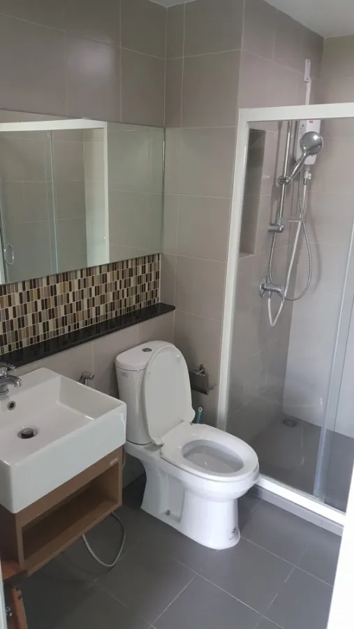 For rent: Hallmark Chaengwattana, garden view room, divided into nice proportions. Complete amenities here in one place.