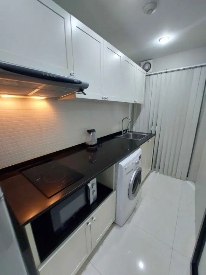 Condo for rent, The Seed Phaholyothin 14, corner room, facing south, front view of the project The balcony is very wide. Hurry up.