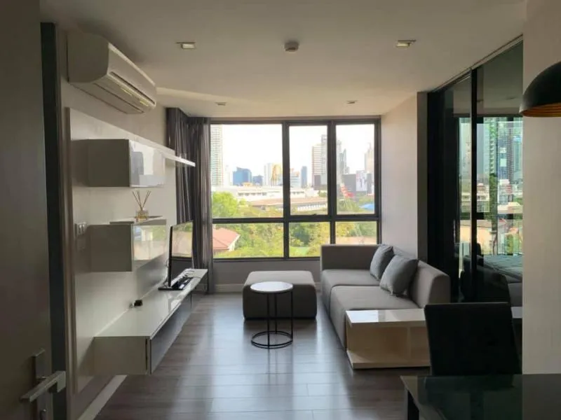 เช่า the room sukhumvit 40 ชั้นสูง วิวไม่บล็อค เฟอร์นิเจอร์ครบ เดินทางสะดวกสบาย พลาดไม่ได้แล้วนะคะ