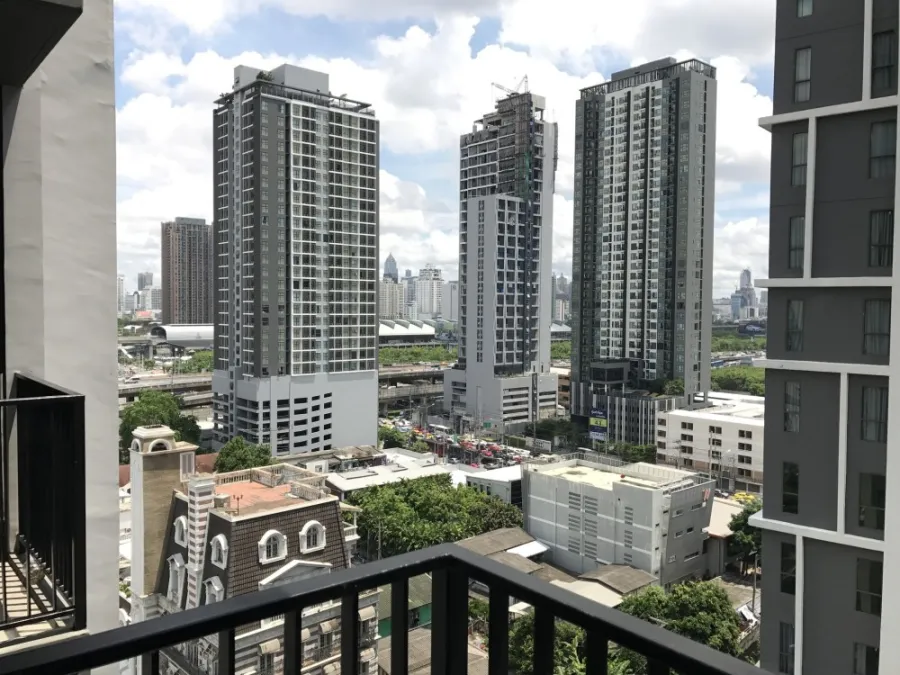 For rent, Let Mist, complete facilities, great price, if interested, hurry up to reserve before it's out of hand.