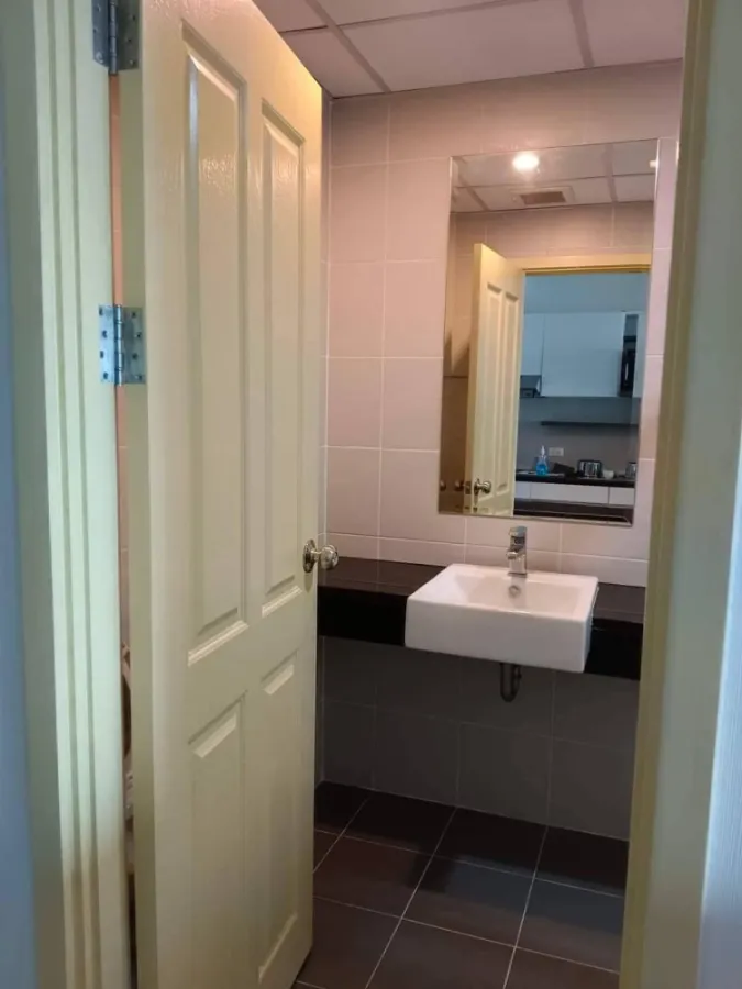 Supalai Marey Condo, 32nd floor, nice bedroom, affordable price. With a large TV. Series watchers shouldn't miss it.