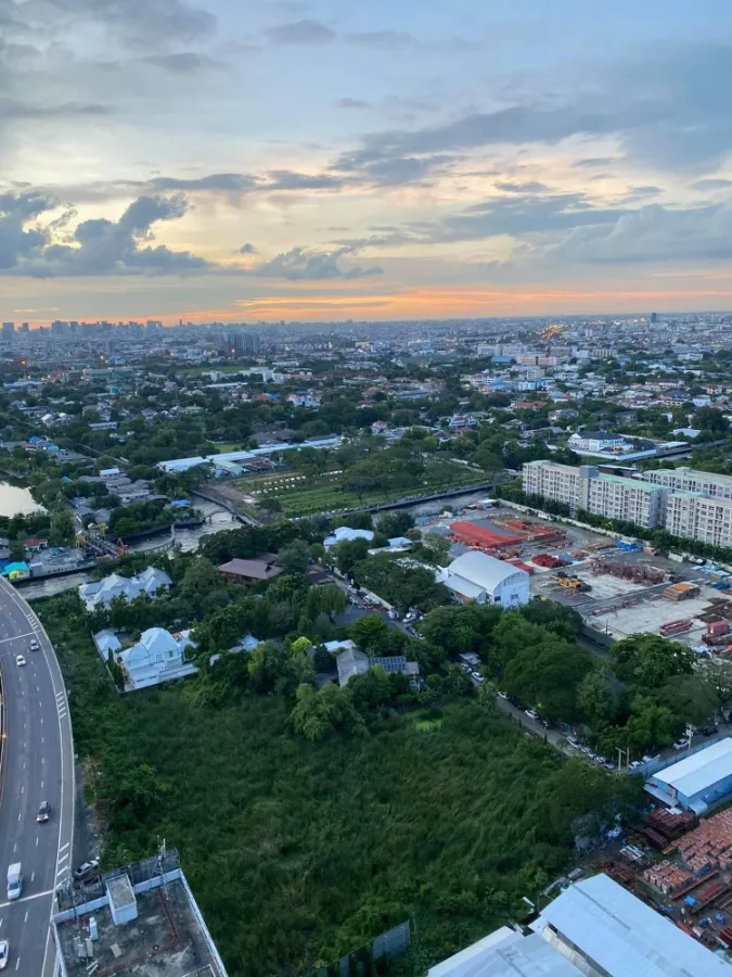 For rent, The Base Rama 9, Ramkhamhaeng, corner room, premium view, well furnished, decorated in bright tones, comfortable, book now