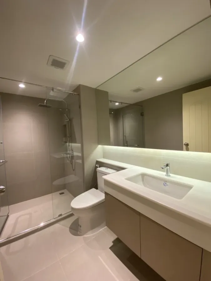 For rent Baxtor Phahon Yothin 14, spacious room, fully furnished, ready to move in, and has a wide balcony, can keep pets, hurry and book now.