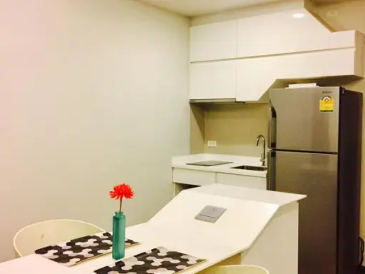 urgent !!! Sale (not rent) !!! 1 bedroom, 1 bathroom, front corner room, east