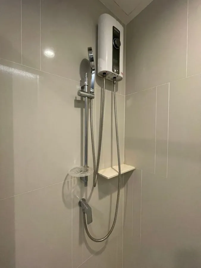 For rent: The key Sathorn-Charoenrat, 34th floor, very beautiful city view. The bed is soft and comfortable to sleep on. Hurry and reserve it.