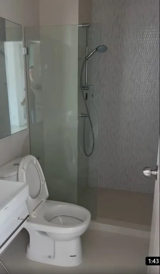 Condo for sale: Life Pinklao, empty room, 15th floor, corner room, good air flow, not stuffy, good price, don't miss it.