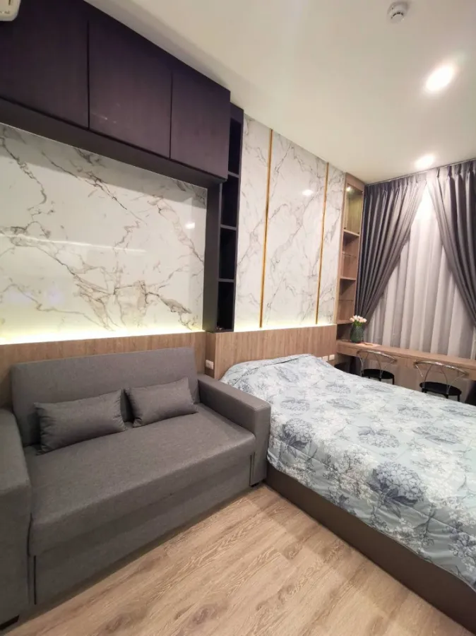 For rent Knightsbridge Collage Ramkhamhaeng. The room is decorated very beautiful. Furniture, appliances, complete urgently