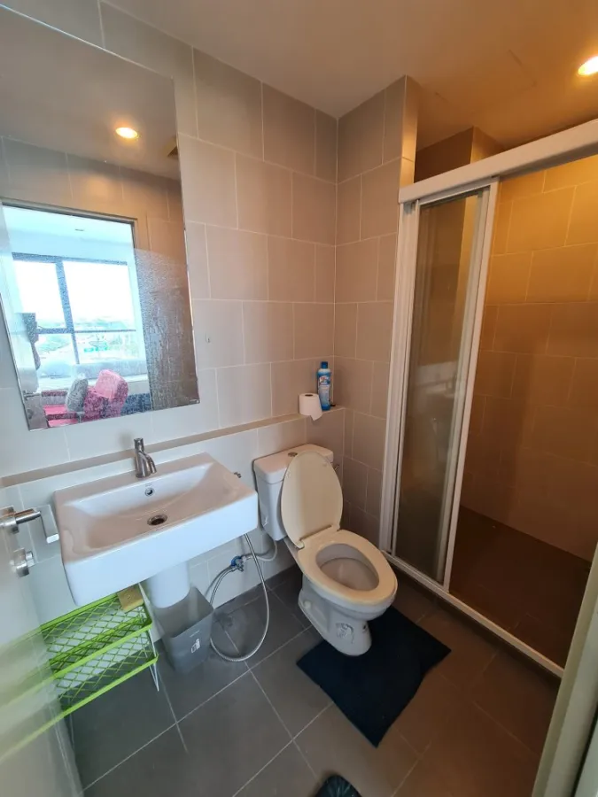 Condo for rent, The Base Rama 9 - Ramkhamhaeng, the room is divided into proportions. Price is tangible, hurry to move and reserve.