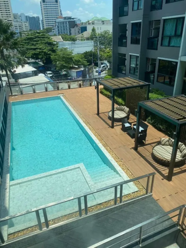ขาย เช่า เดอะคิวบ์ พรีเมียม รัชดา 32 ห้องตกแต่งเรียบง่าย น่าอยู่มาก ได้วิวสระ รีบจับจองเลยจ้า