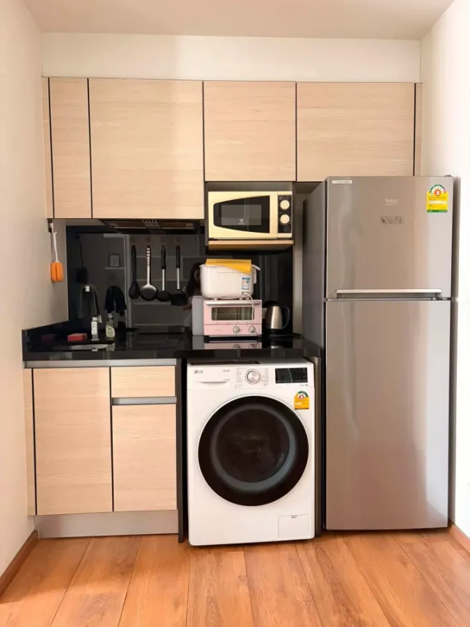 For rent: Park 24 Origin Phrom Phong. Nicely decorated with built-in furniture and fully furnished. This is a must-book!