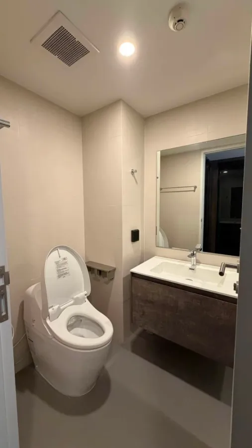 For rent: Suan Bua Residence Ari - Ratchakru. Spacious and comfortable room, not cramped at all. Equipped with high-quality appliances. Book now!