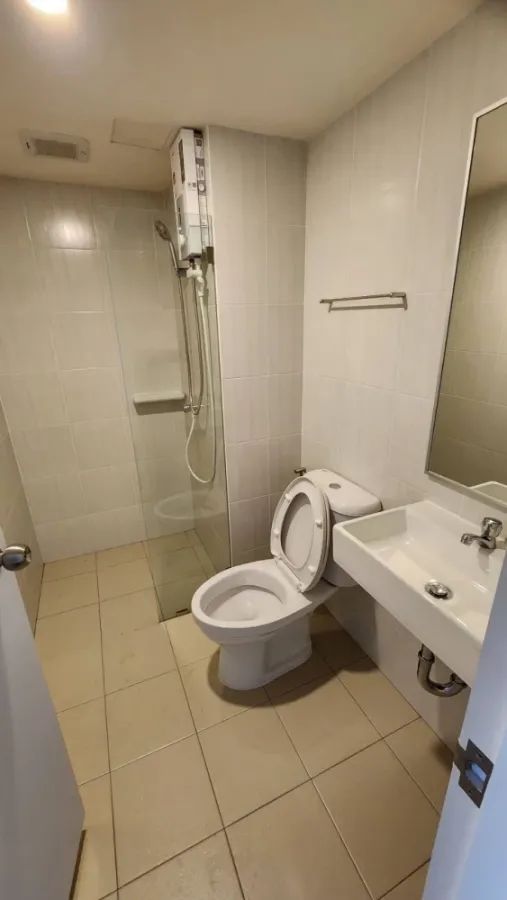 For rent Lumpini Condo Town Ekamai 48, studio room, 4th floor, comes with a very good price. You must not miss it.