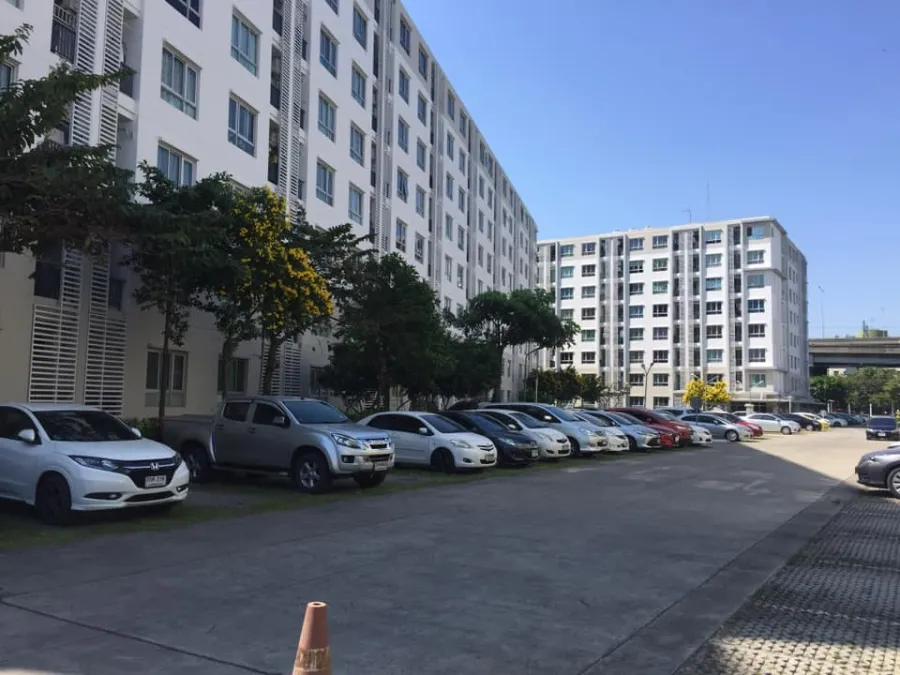 Condo for sale, Den Vibhavadi, 7th floor, not very high, wallpapered throughout the room, fully furnished, first come first served.